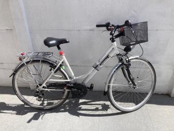 Witte damesfiets beschikbaar voor biedingen