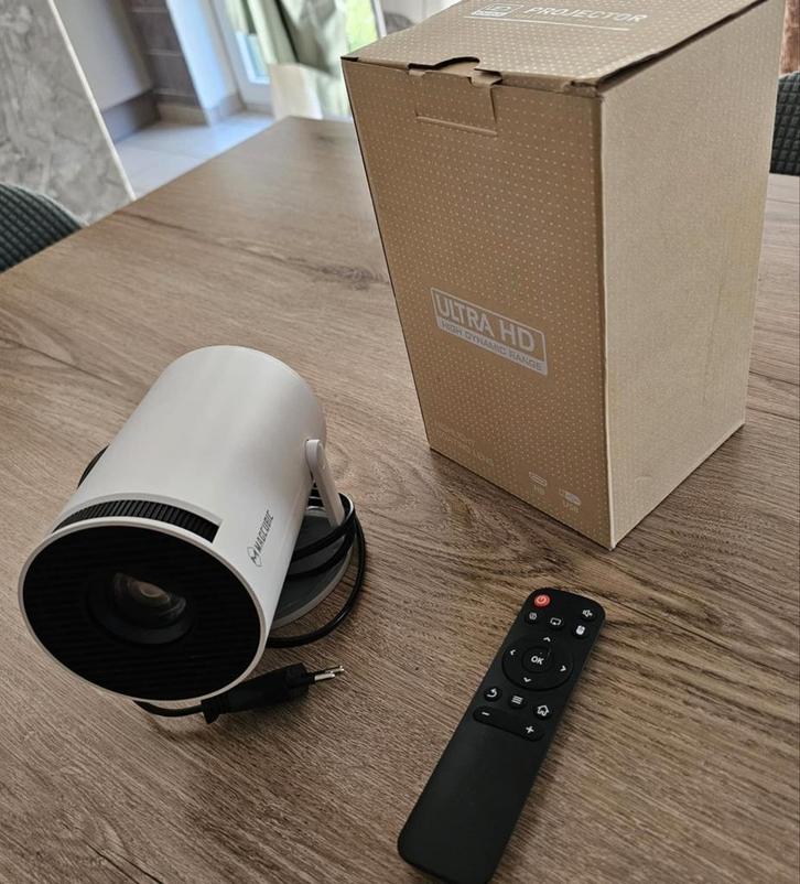 Projecteur Android 4K, Audio, Tv en Foto, Overige Audio, Tv en Foto, Zo goed als nieuw, Ophalen of Verzenden