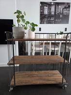 Rolwagen voor plantjes op te zetten., Ophalen