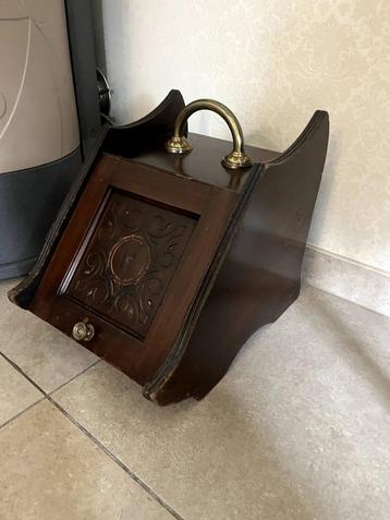 Klein houten schoenenkastje / halmeubel  beschikbaar voor biedingen