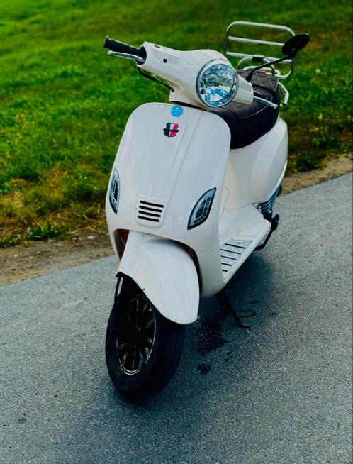 A klasse met alle papieren aanwezig 2019 bouwjaar, Fietsen en Brommers, Brommeronderdelen | Scooters, Gebruikt, Overige merken
