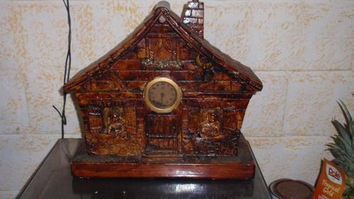 Oud huisjes uurwerk in gips van Novita, Antiquités & Art, Antiquités | Horloges, Enlèvement ou Envoi