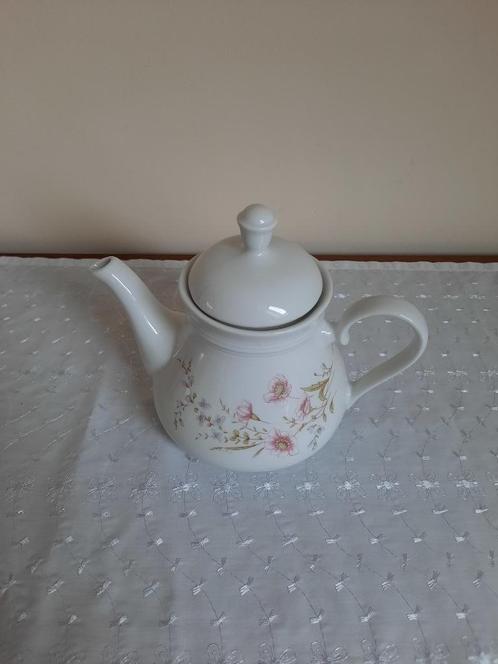Zajecar Yugoslavia kleine theepot porselein wit roze bloem, Antiek en Kunst, Antiek | Porselein, Ophalen of Verzenden