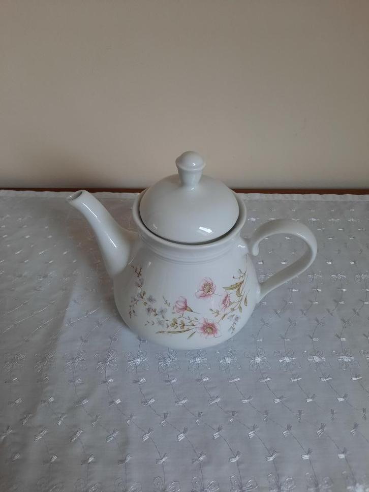 Zajecar Yugoslavia kleine theepot porselein wit roze bloem, Antiek en Kunst, Antiek | Porselein, Ophalen