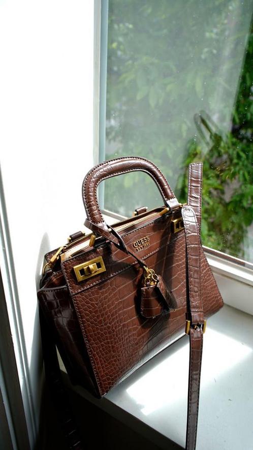 Designer handtas van Guess, Handtassen en Accessoires, Tassen | Damestassen, Handtas, Ophalen of Verzenden