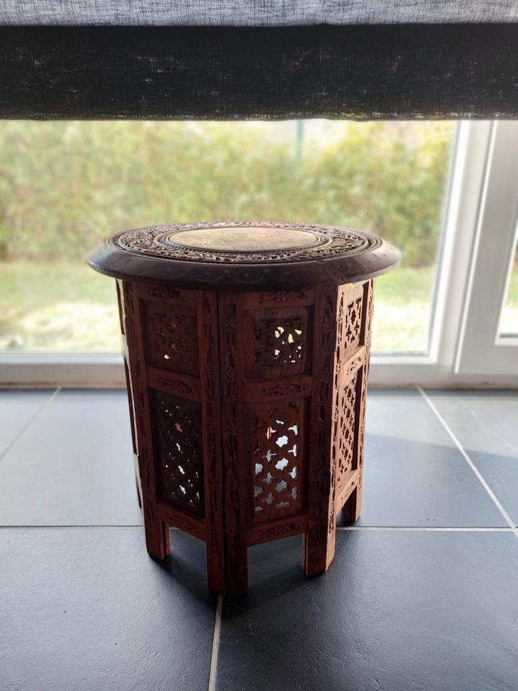 Belle table d'appoint fabriquée à la main en Inde, Maison & Meubles, Tables | Tables d'appoint, Utilisé, Enlèvement