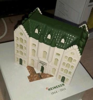 Miniatuur porseleinen beeldje brouwerij Heineken 