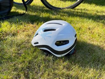 fietshelm wit maat 53-58 beschikbaar voor biedingen