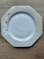 Achthoekig bord met beige Leonard bloem, Huis en Inrichting, Keuken | Servies, Ophalen of Verzenden, Gebruikt