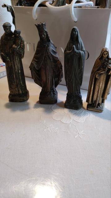 lot van 4 religieuze heiligenbeedjes in messing  beschikbaar voor biedingen