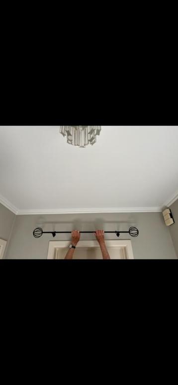 Prachtige gordijnroede uit smeedijzer beschikbaar voor biedingen