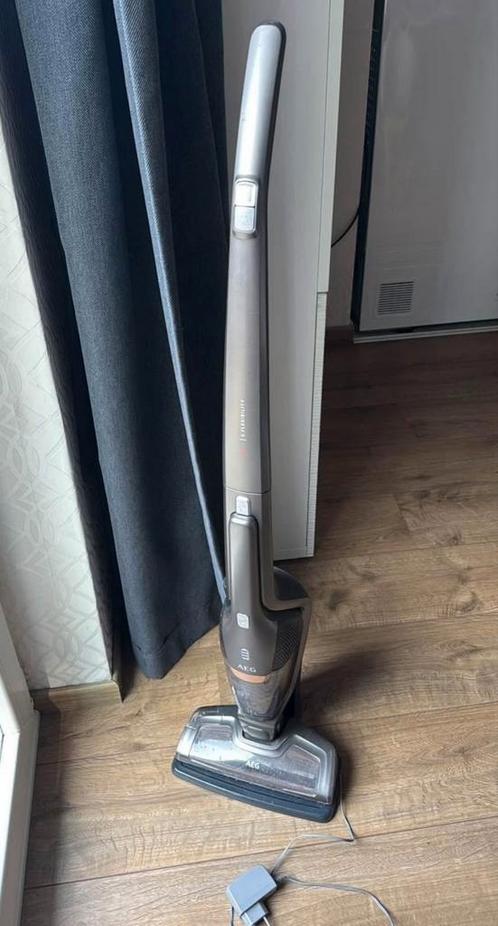 AEG Steelstofzuiger – Snoerloos, Elektronische apparatuur, Stofzuigers, Gebruikt, Stofzuiger, Reservoir, Ophalen