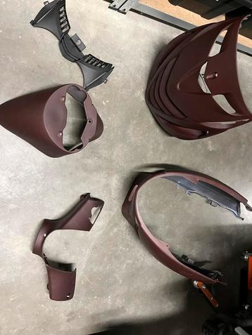 Kappenset matbruin Piaggio zip 4takt (ongebruikt/gloednieuw) beschikbaar voor biedingen
