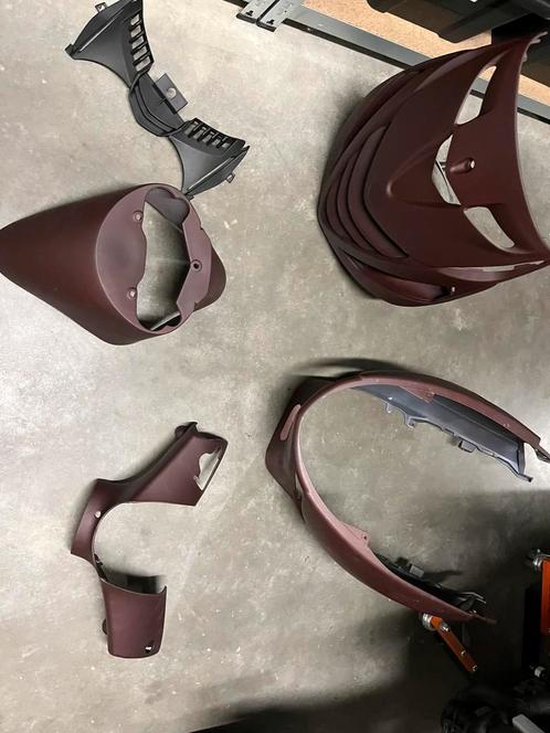 Kappenset matbruin Piaggio zip 4takt (ongebruikt/gloednieuw), Fietsen en Brommers, Scooters | Piaggio, Nieuw, Zip, Klasse B (45 km/u)