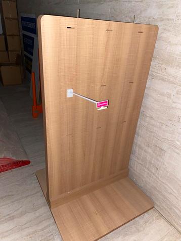 Houten presentatiestand / display beschikbaar voor biedingen