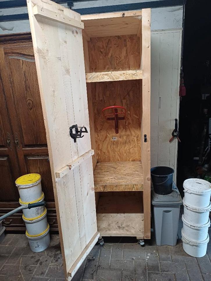 Zadelkast, Animaux & Accessoires, Chevaux & Poneys | Selles, Comme neuf, Autres espèces, Enlèvement