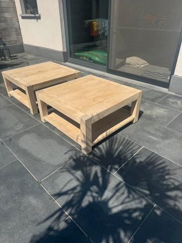 2 stevige houten salontafels –90 x 90 cm–tijdloos & stijlvol beschikbaar voor biedingen