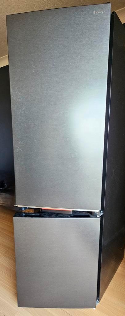 SHARP koel-vriescombinatie, Elektronische apparatuur, Koelkasten en IJskasten, Zo goed als nieuw, Ophalen