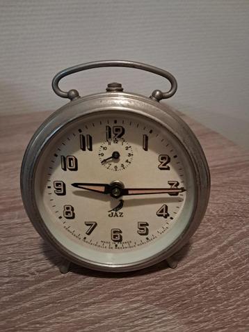 Antieke wekker beschikbaar voor biedingen