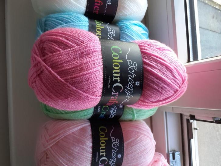 Wol en accessoires, Hobby en Vrije tijd, Breien en Haken, Zo goed als nieuw, Haken, Wol of Garen, Ophalen of Verzenden