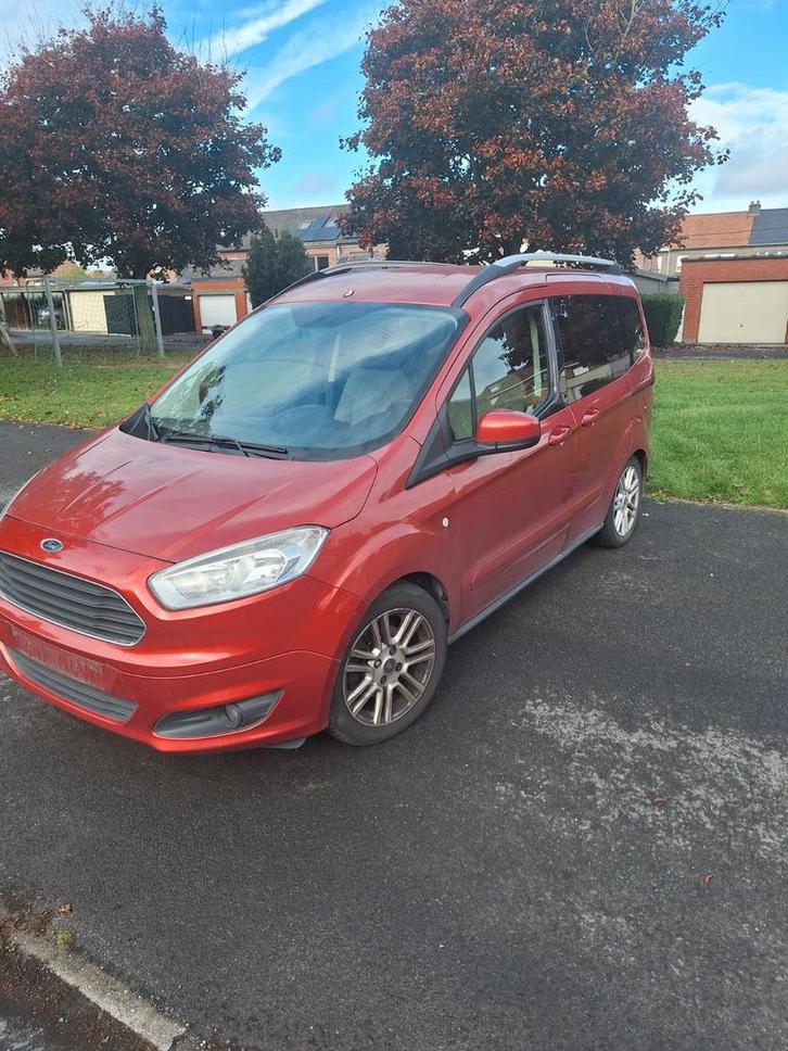 Ford tourneo courier  1500c diesel  bj maart 2015 147223km, Auto's, Ford, Particulier, Tourneo Courier, Trekhaak, Diesel, Euro 5
