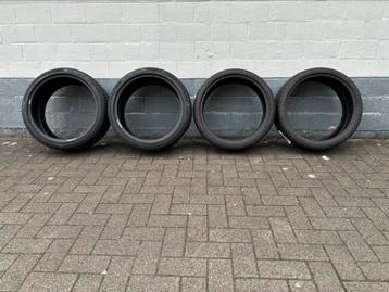 4 pneus d'hiver Pirelli Sotto Zero 235/35 R20