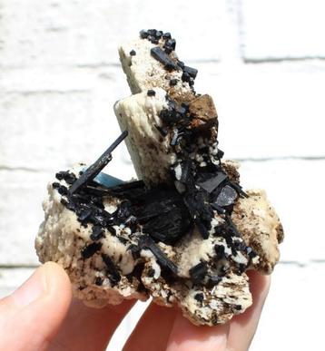 TOURMALINE noire sur ORTHOKLAAS d'Erongo en NAMIBIE, Collections, Minéraux & Fossiles, Enlèvement ou Envoi, Minéral