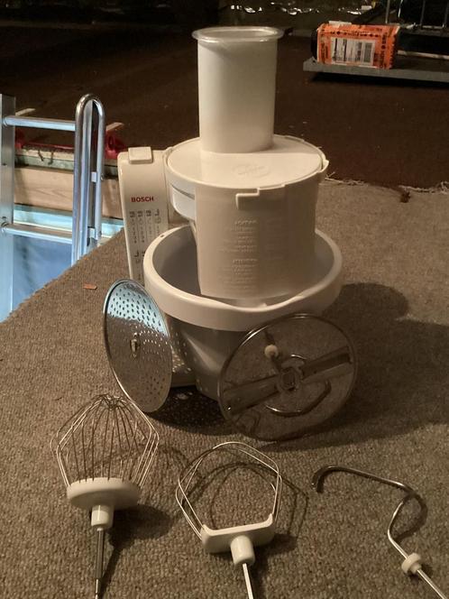 Kneedmachine en groentesnijder., Elektronische apparatuur, Keukenmixers, Gebruikt, Ophalen