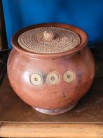 Ancien pot oriental avec incrustation de vieilles pièces, Antiquités & Art, Enlèvement ou Envoi