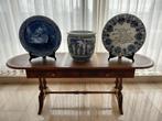 Tafeltje (met lade) en 3 delftse schalen., Ophalen
