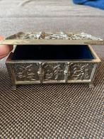 Boîte à bijoux ancienne avec scènes gothiques, Antiquités & Art, Enlèvement ou Envoi