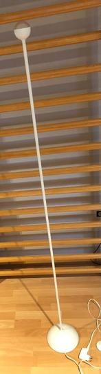 Staanlamp LED (NIEUWSTAAT), Ophalen, Modern design, strak, Zo goed als nieuw, Metaal