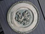 Tinnen bord vlaendren die leu van J.Belinis.Diameter 24 cm., Ophalen