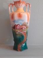 Handgeschilderde porseleinen amphoravaas, Antiek en Kunst, Ophalen of Verzenden