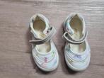 Chaussures blanches à imprimé papillon (Okidoki) taille 20, Okidoki, Comme neuf, Bottines, Fille