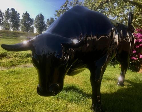 Stier op ware grootte kunstbeeld WOESTE STIER, Tuin en Terras, Tuinbeelden, Nieuw, Abstract beeld, Kunststof, Ophalen of Verzenden