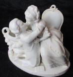 Beeld in Biscuit, koppel verliefden , in prima staat, Antiek en Kunst, Ophalen of Verzenden