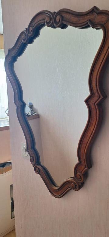 Spiegel hout beschikbaar voor biedingen