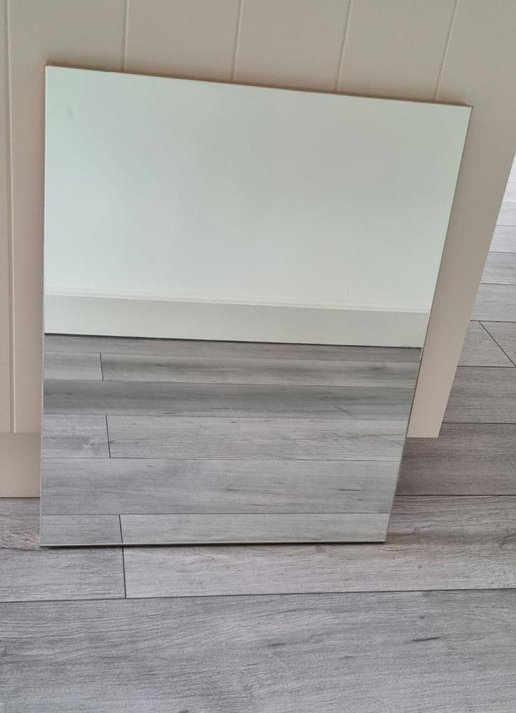 Spiegel met houtlook rand - 40cm x 50cm, Huis en Inrichting, Woonaccessoires | Spiegels, Nieuw, Minder dan 50 cm, Minder dan 100 cm