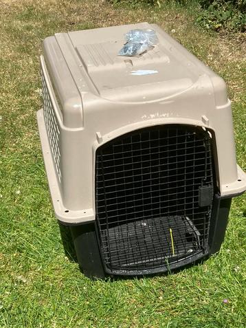 Airline approved reiskennel beschikbaar voor biedingen