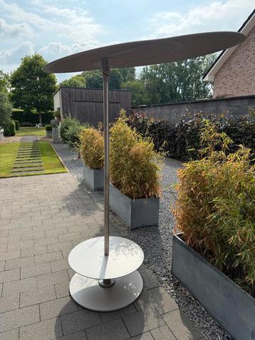 Design parasol beschikbaar voor biedingen
