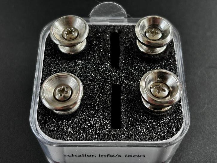 Onderdelen van Fender voor bas + gitaarstrap en knoppen, Muziek en Instrumenten, Instrumenten | Onderdelen, Zo goed als nieuw