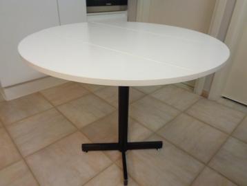 Mooie als nieuwe opplooibare keukentafel met doormeter 90 cm