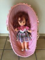 Pop in mand, Kinderen en Baby's, Speelgoed | Poppen, Ophalen of Verzenden, Gebruikt