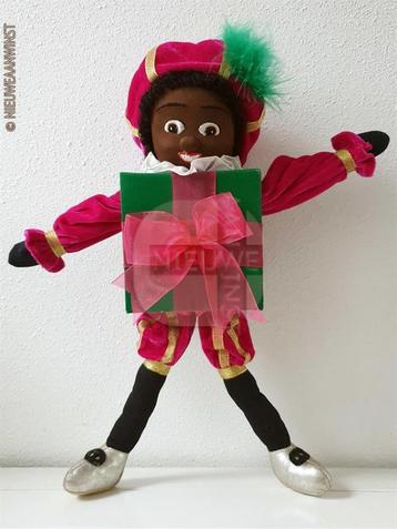 Authentieke Etos kado zwarte Piet pop - 45cm, roze/groen disponible aux enchères