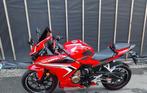 Honda CBR50OR 2020(A2)- Sportief rood- Slechts 2.500 km!, Motoren, Motoren | Honda, 2 cilinders, Minimaal motorrijbewijs A2, Handvatverwarming