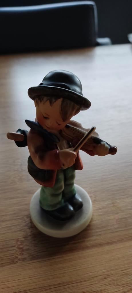 Hummel figuurtje nr 4 - Kleine Violist, Collections, Statues & Figurines, Comme neuf, Hummel, Enlèvement ou Envoi