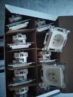 Niko stopcontacten nieuw met centraal plaat, Ophalen, Nieuw, Stopcontact