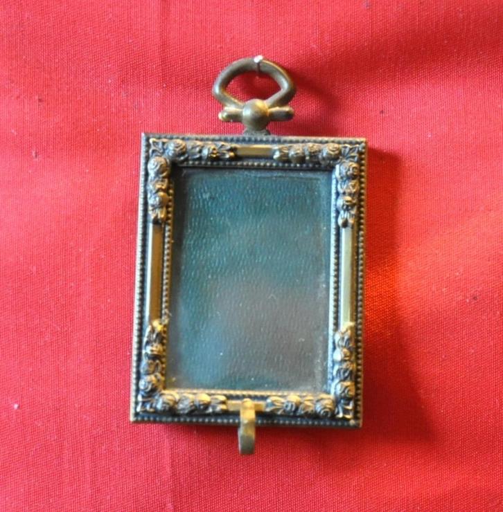 petit cadre art nouveau cuivre avec crochet, Antiquités & Art, Antiquités | Bronze & Cuivre, Cuivre, Enlèvement ou Envoi