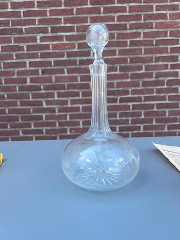 A Cut Crystal Victorian Globe And Shaft Decanter beschikbaar voor biedingen